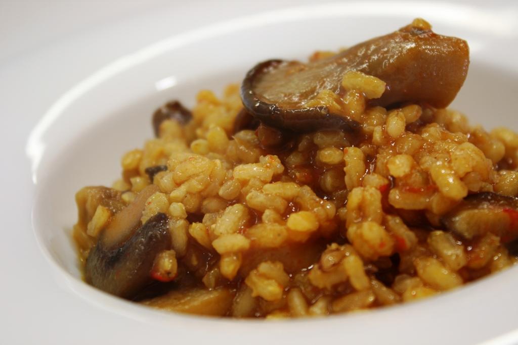 Bolinhos de Arroz Integral com Molho de Soja e Receita de Dip de Alho Assado