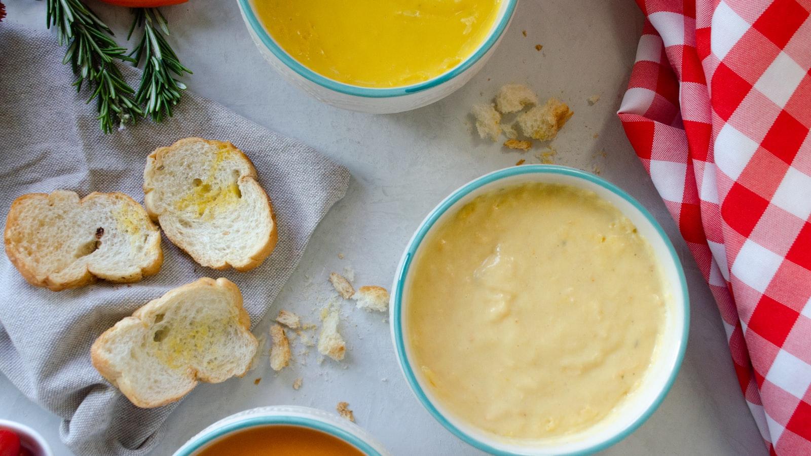 Sopa Cremosa de Abóbora com Toque de Gengibre e Receita de Creme Azedo